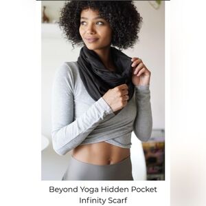 Beyond Yoga Black Hidden Pocket Infinity Scarf